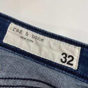 Barely worn designer denim | Size 32 dark wash 👖✨